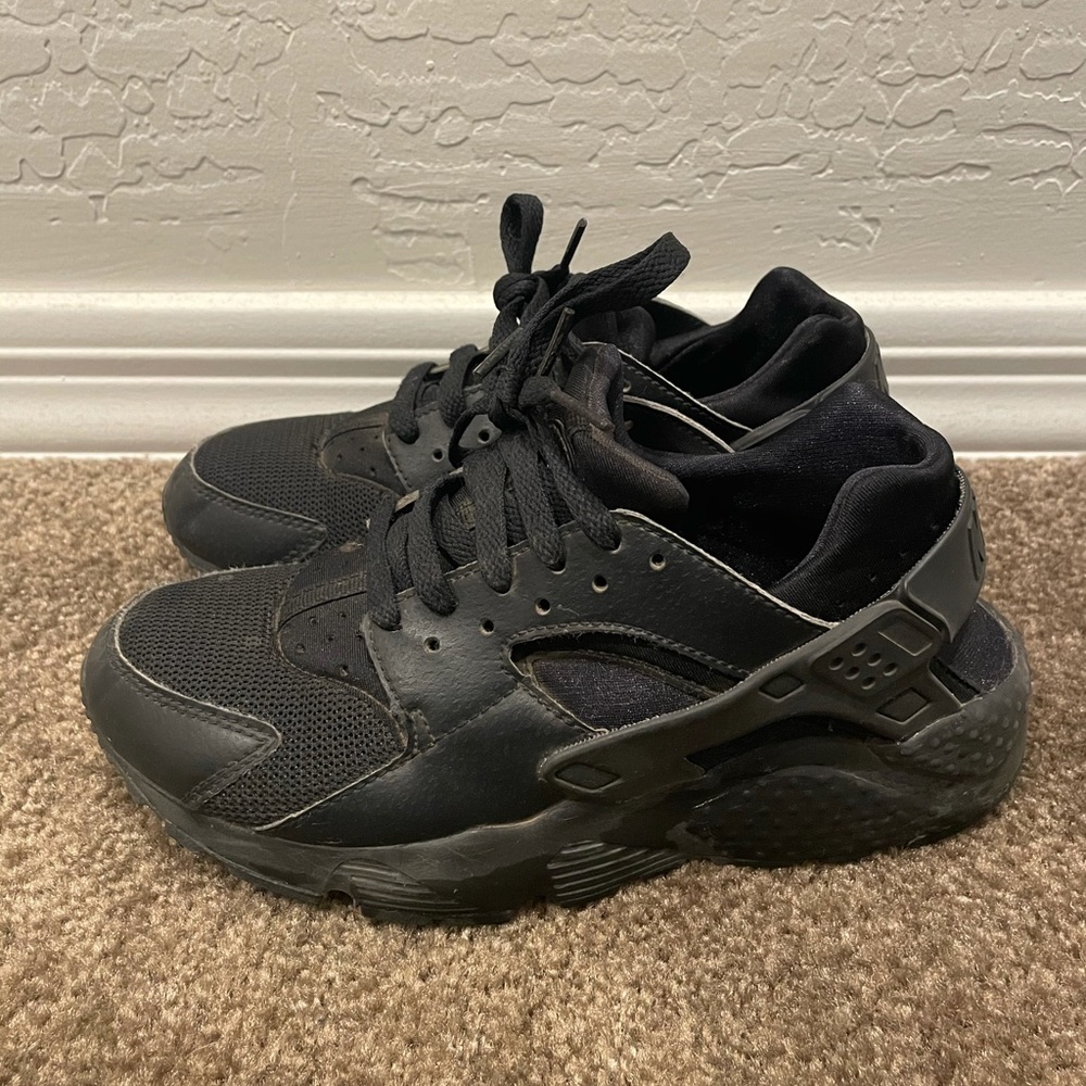 Youth black Nike hurrache
